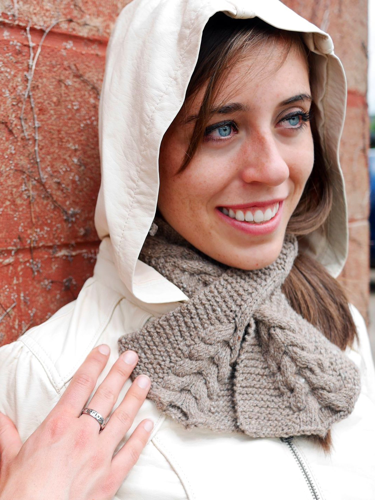 Cabled Keyhole Scarf