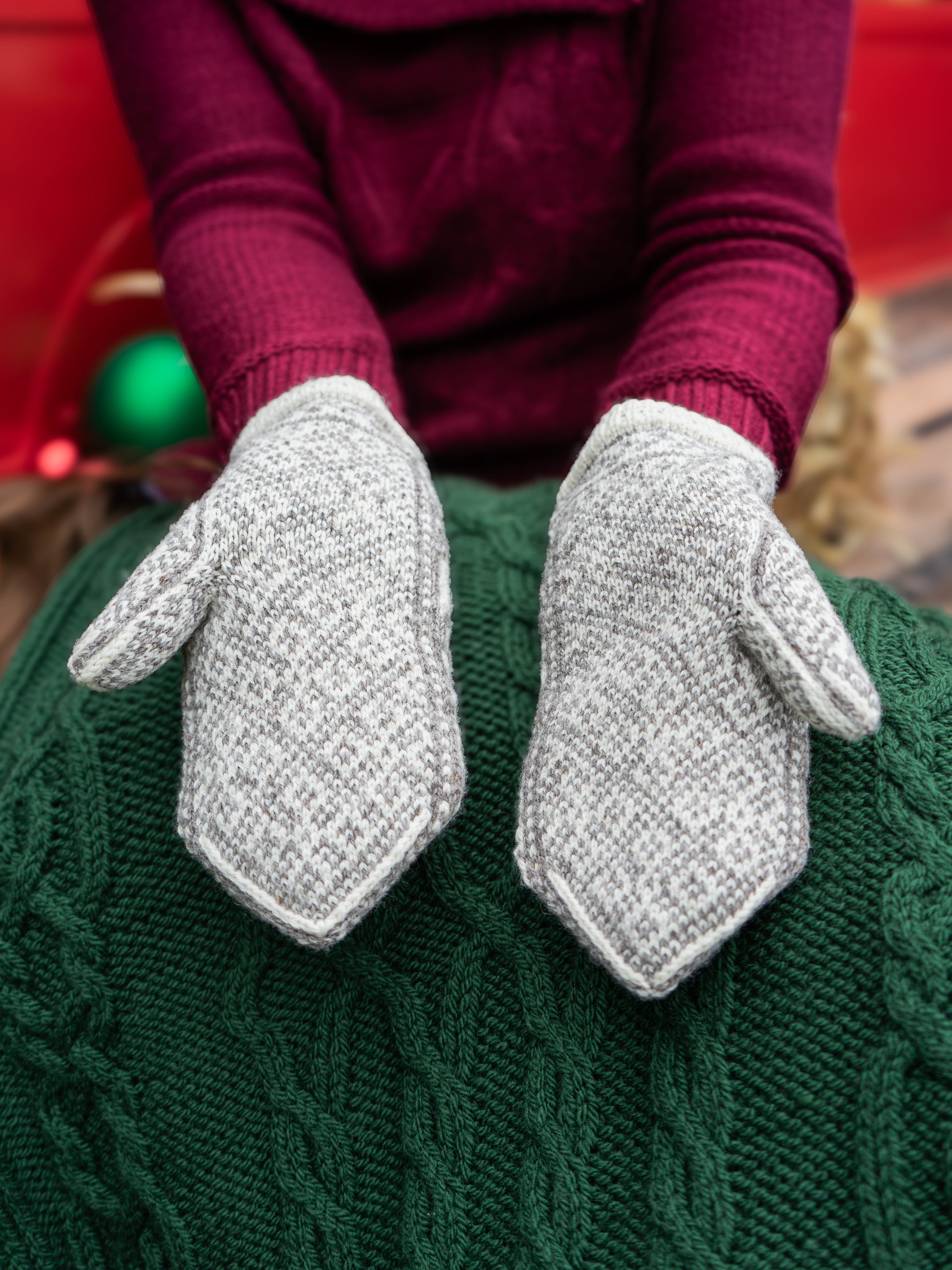 Holie Mittens by Isabella Clark