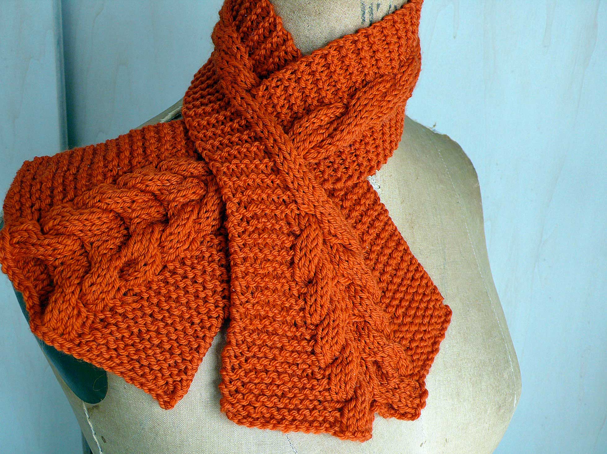 Cabled Keyhole Scarf