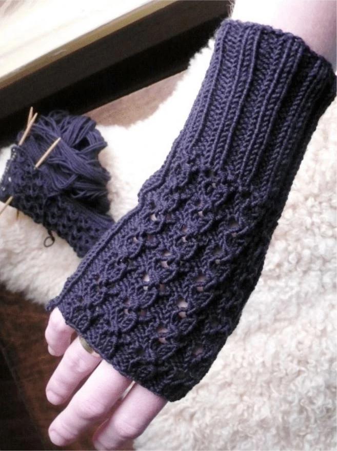 Cloverleaf Lace Mitts