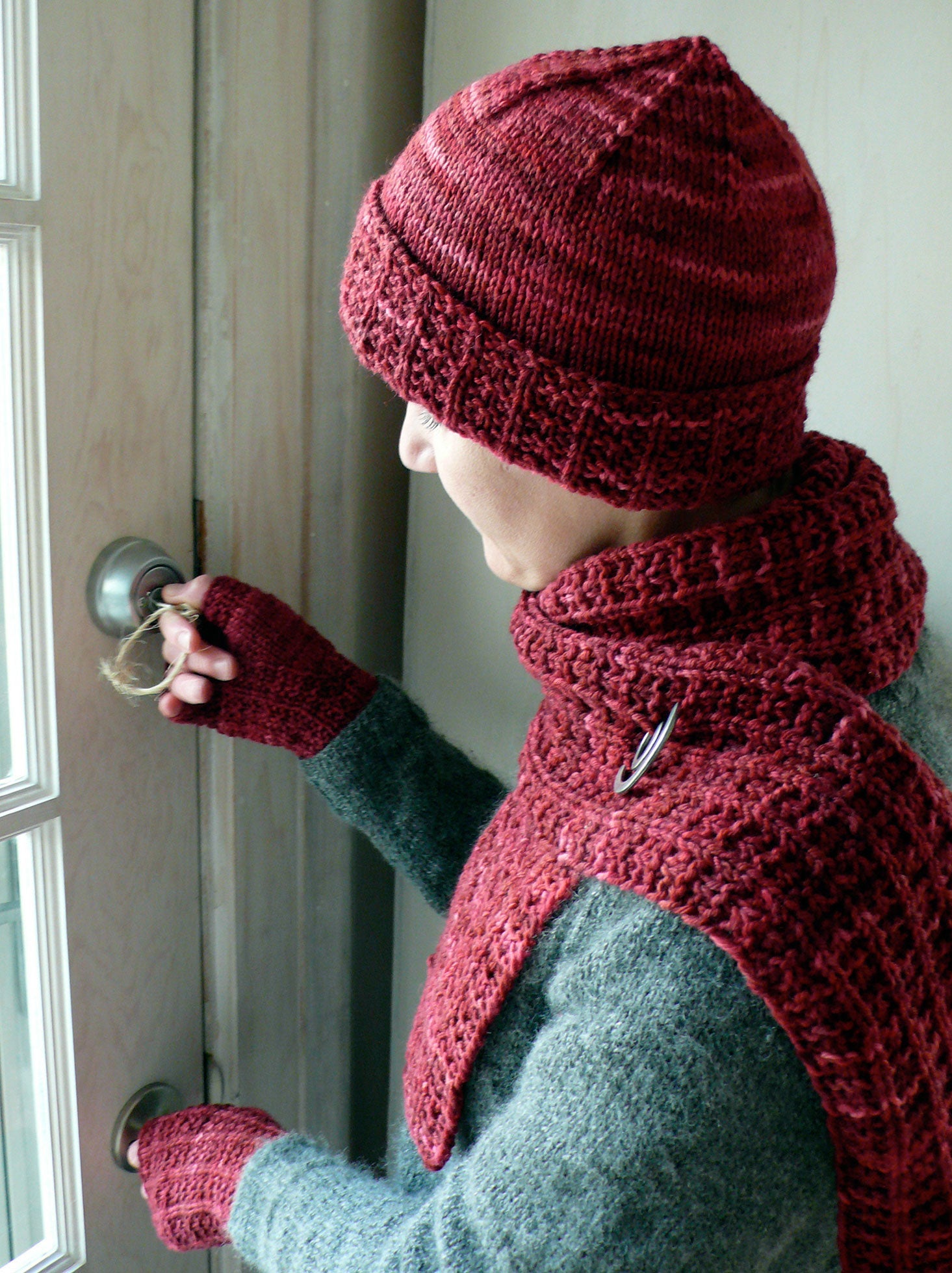 Matterhorn Mitts, Hat, and Scarf Set